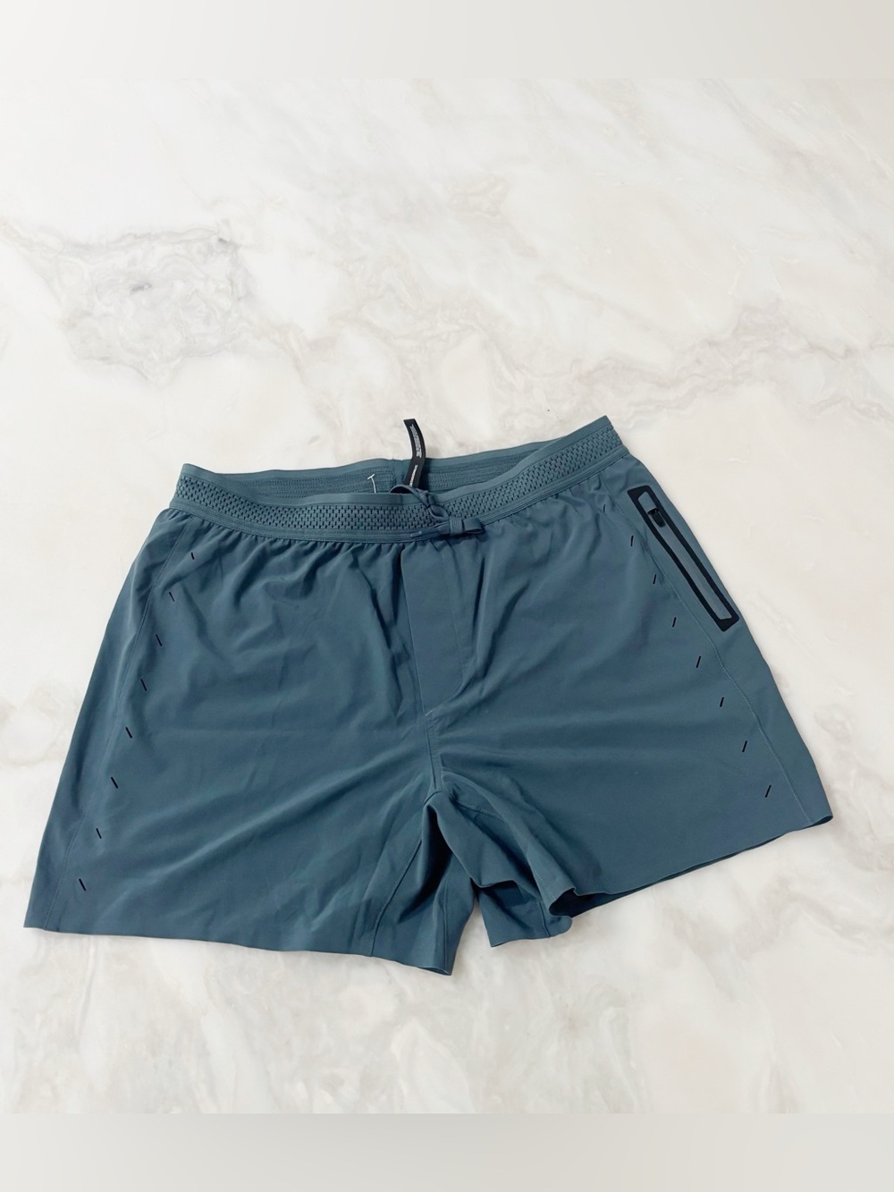 Ten Thousand 5” Session Short Men’s Size Large Blue Lined NWOT